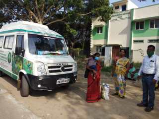 graphic ஒரத்தி கிராமத்திலிருந்து மறுவாழ்வு வாகனத்தில் பிரியா புறப்பட்டபோது
