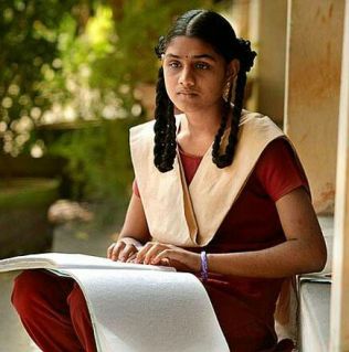 savaalmurasu graphic பிரெயில் படித்தபடி மாணவி காவியா