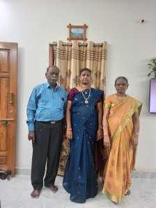 பெற்றோருடன் சித்ரா